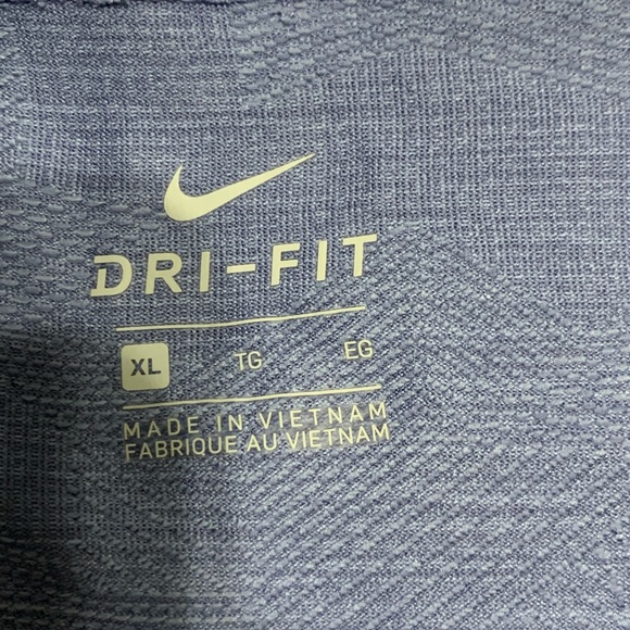 Women’s XL cropped Nike T-shirt - Picture 4 of 4
